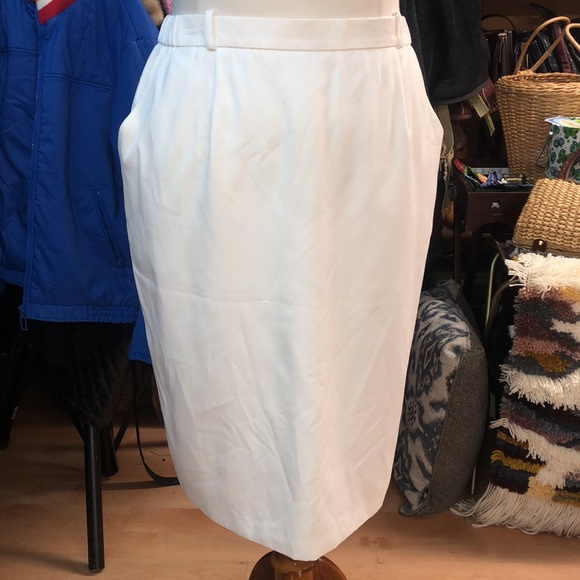Givenchy - en plus skirt- rare plus size- cream color/ fully lined - pockets - Picture 2 of 7